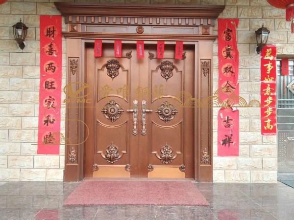 江西贛州張總、羅總豪宅用上愛唯銅藝別墅銅門