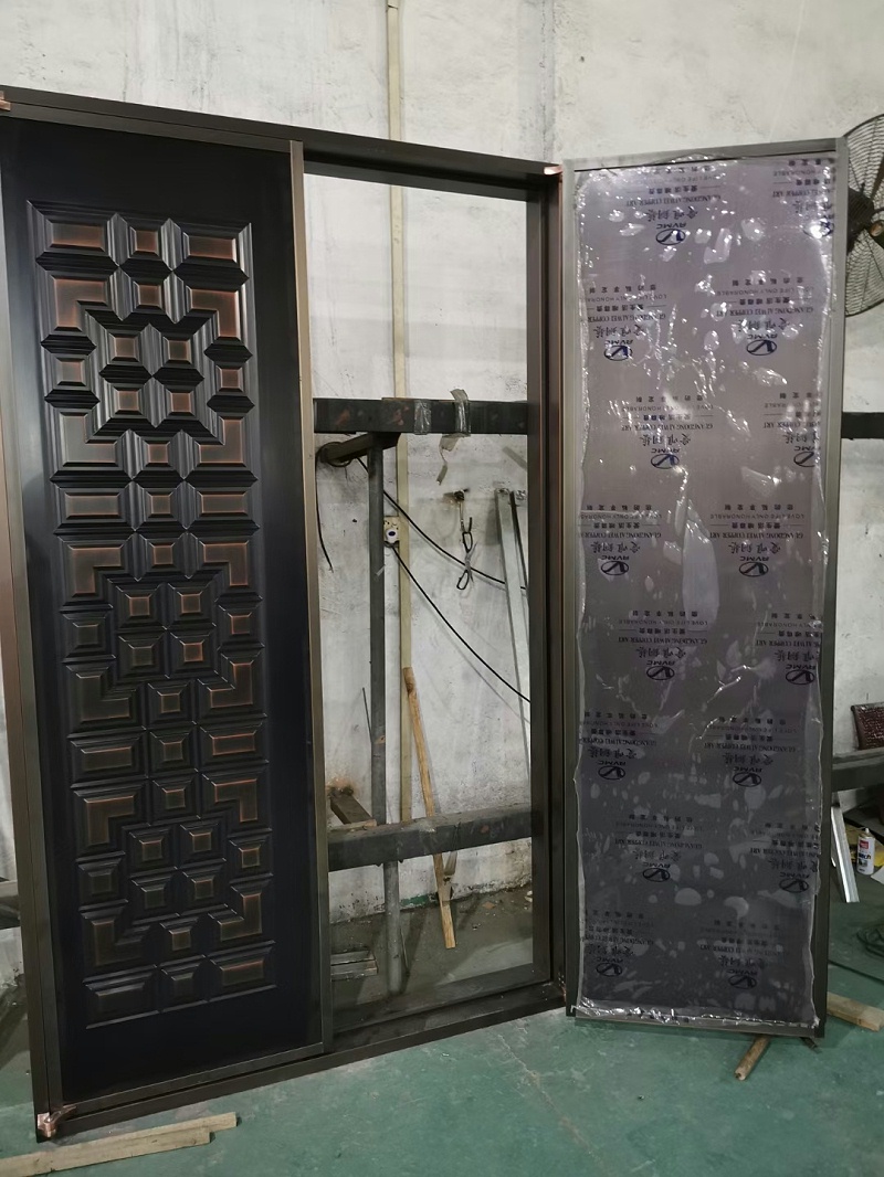 愛(ài)唯銅門(mén)