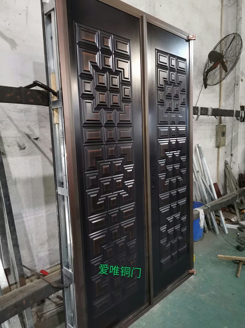 愛(ài)唯銅門(mén)