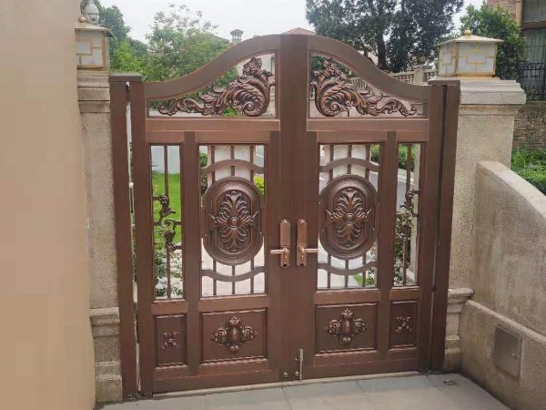 如何定制銅門的高度？